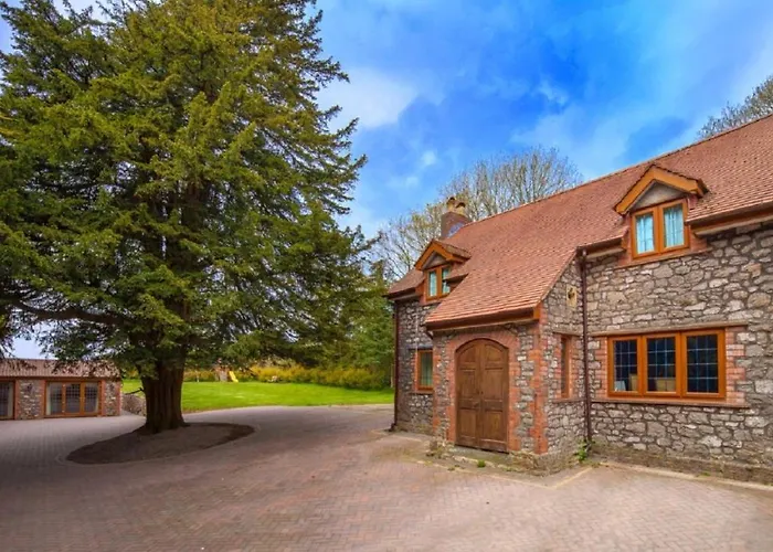 Acorns Old FarmAirport Hotel